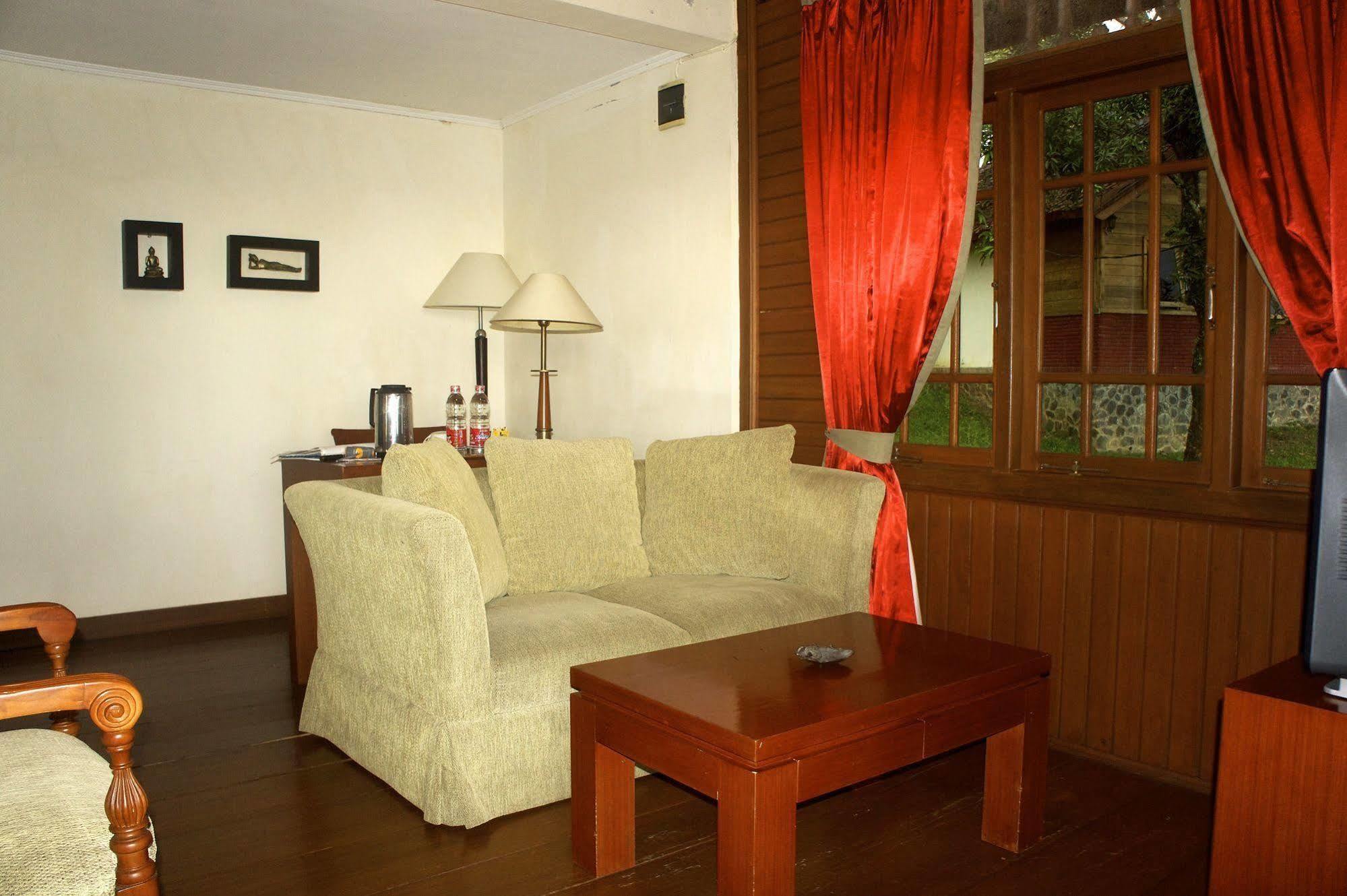 Oyo 1214 My Lagusa Hotel Cimaja Ngoại thất bức ảnh