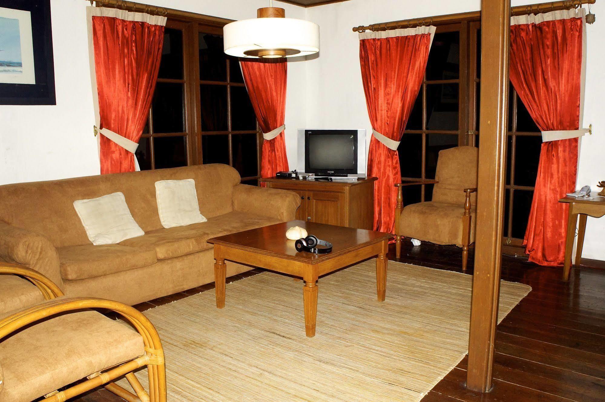 Oyo 1214 My Lagusa Hotel Cimaja Ngoại thất bức ảnh